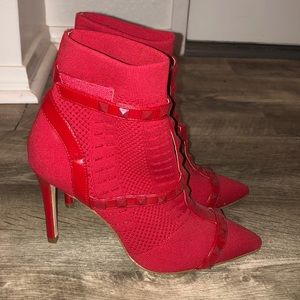 Jessica Simpson heals red heals!